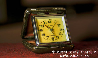 中央財(cái)經(jīng)大學(xué)保險(xiǎn)學(xué)在職研究生申碩考試什么時(shí)候報(bào)名？